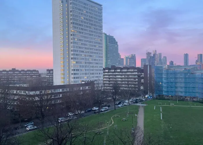 Immaculate 2Bed Apartment In London- City Views