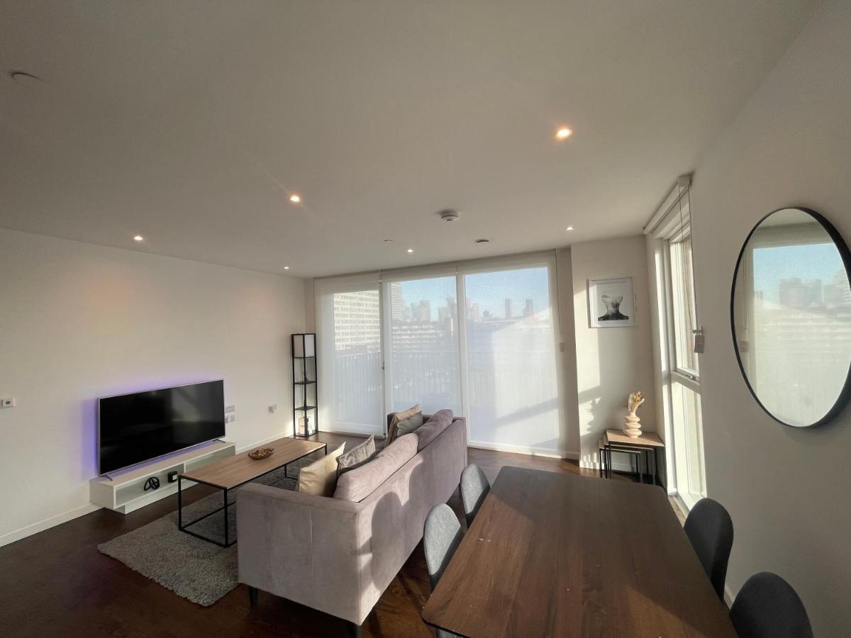 Apartment Immaculate 2bed In London- Views London