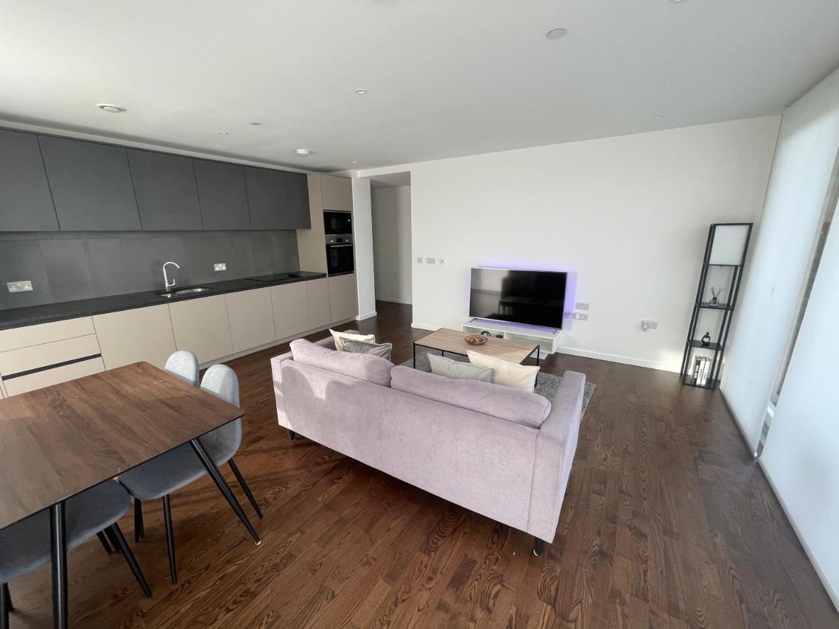 Immaculate 2bed In London- Views London