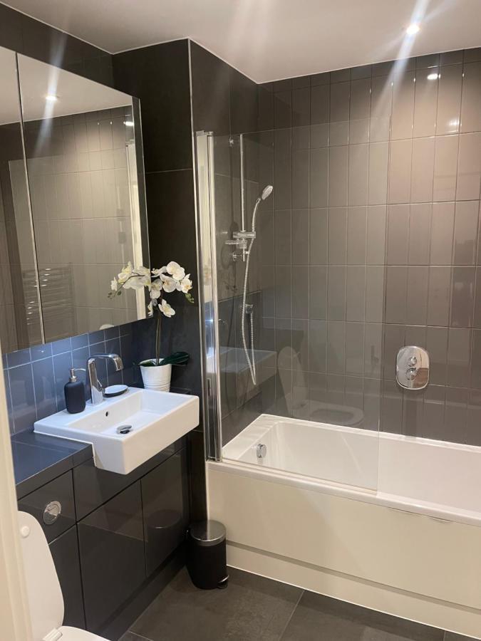 Immaculate 2bed In London- Views *
