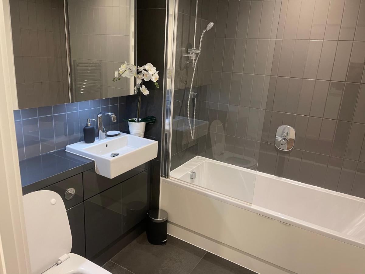 Immaculate 2bed In London- Views