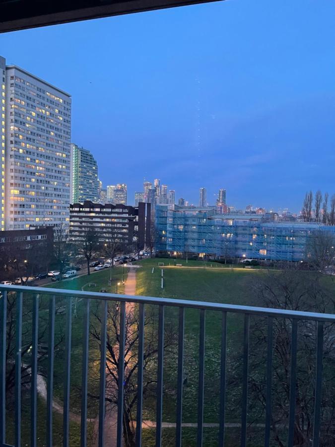 Immaculate 2bed In London- Views Apartment London